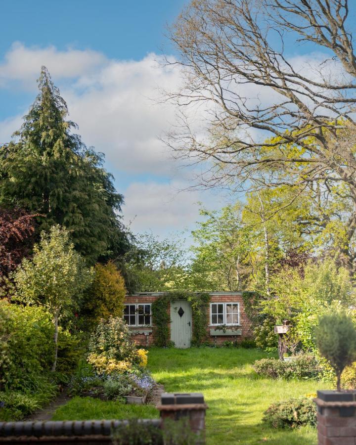 Large Luxury Solihull House - The Residence - Close To Nec - Sleeps 9 Buitenkant foto